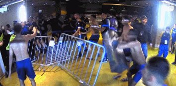 1626859590154023167.gif 1.gif